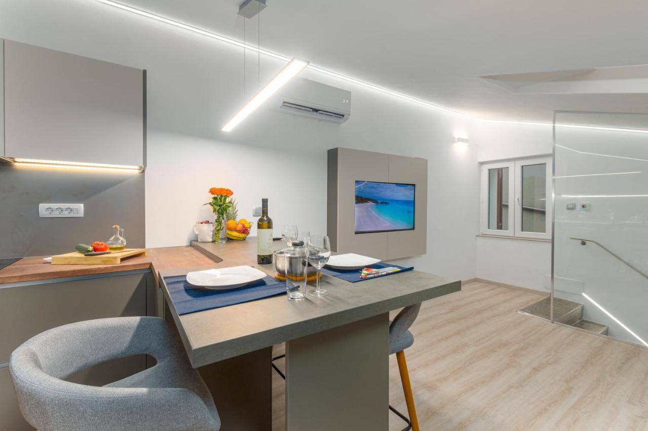 Apartment Ena Near Pula Amphitheater ภายนอก รูปภาพ