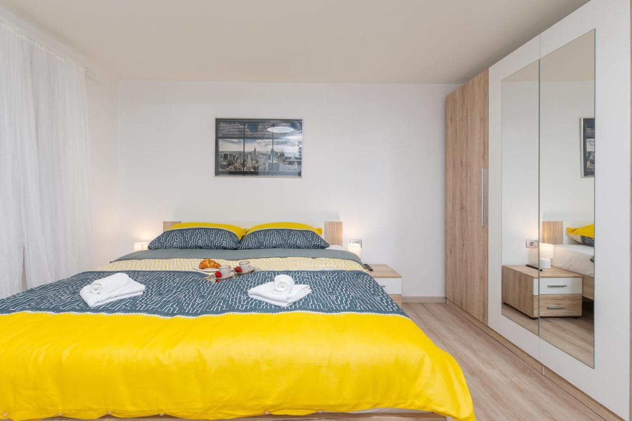 Apartment Ena Near Pula Amphitheater ภายนอก รูปภาพ