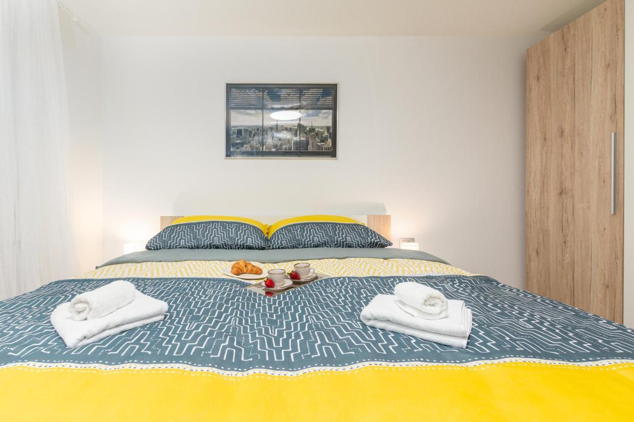 Apartment Ena Near Pula Amphitheater ภายนอก รูปภาพ
