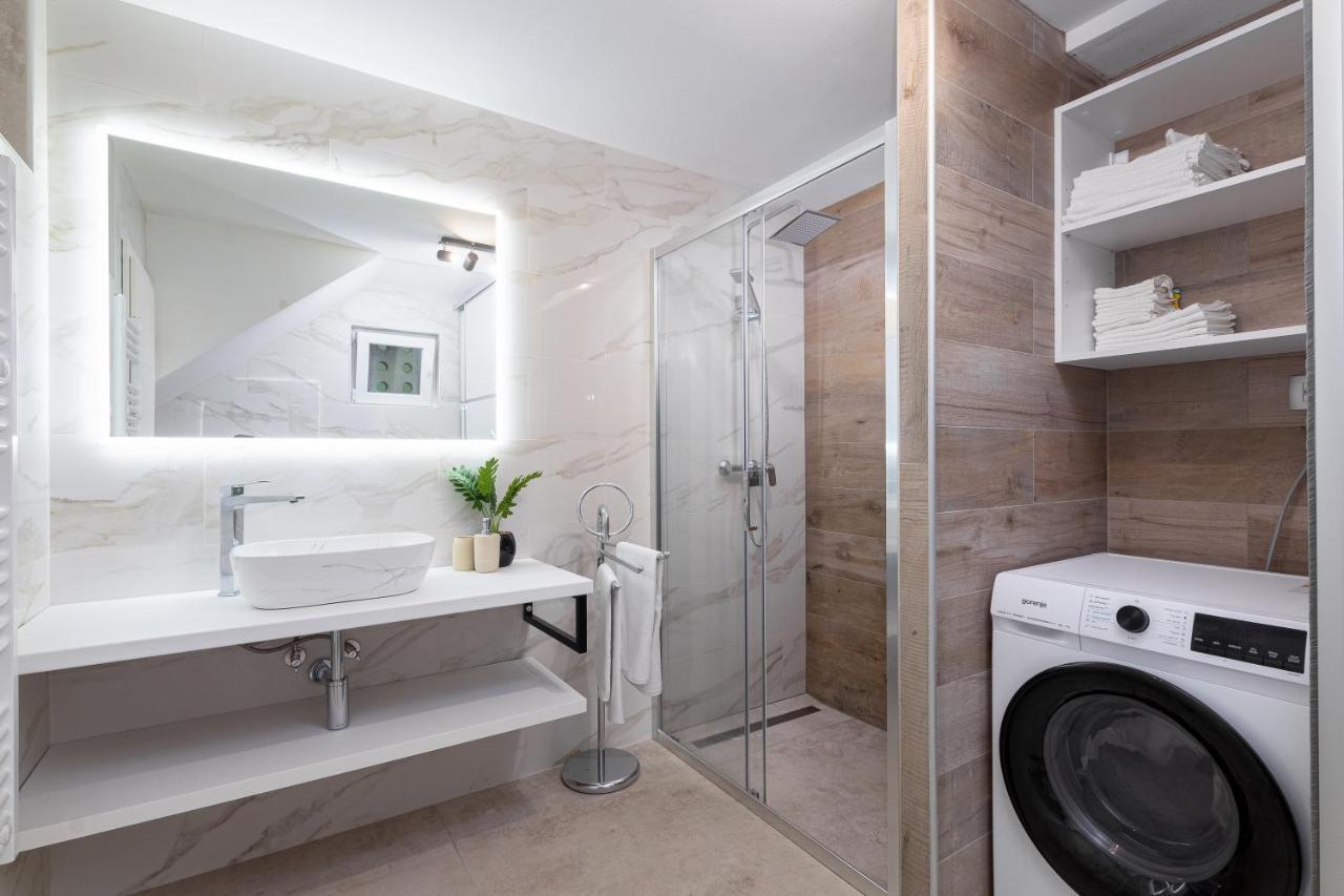 Apartment Ena Near Pula Amphitheater ภายนอก รูปภาพ