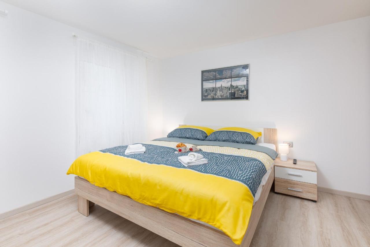 Apartment Ena Near Pula Amphitheater ภายนอก รูปภาพ
