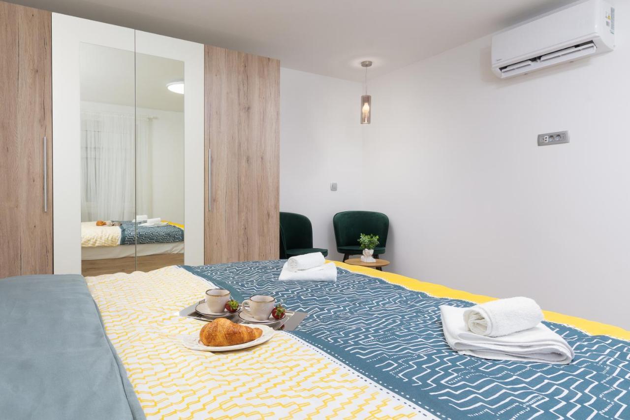 Apartment Ena Near Pula Amphitheater ภายนอก รูปภาพ