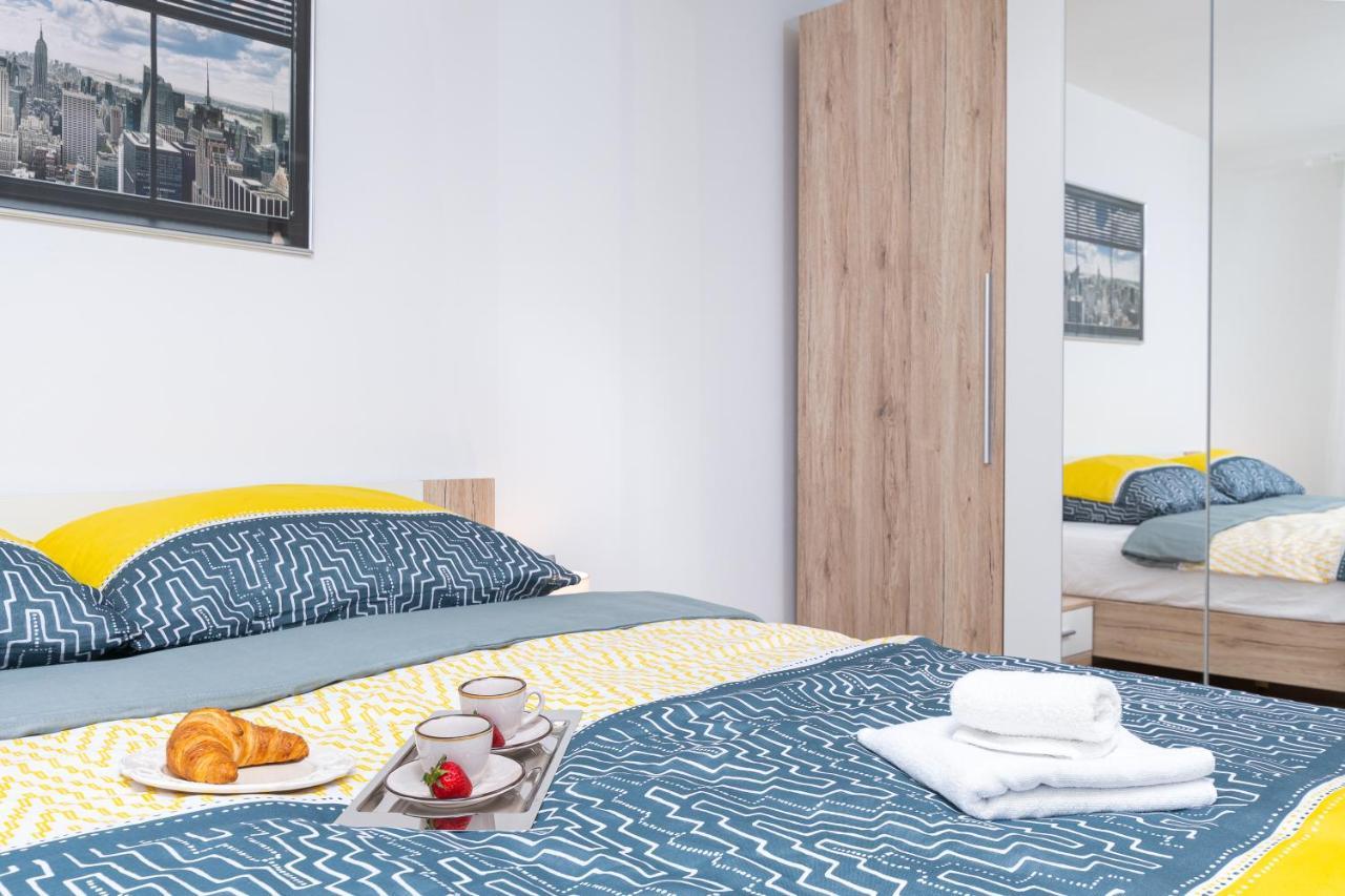 Apartment Ena Near Pula Amphitheater ภายนอก รูปภาพ