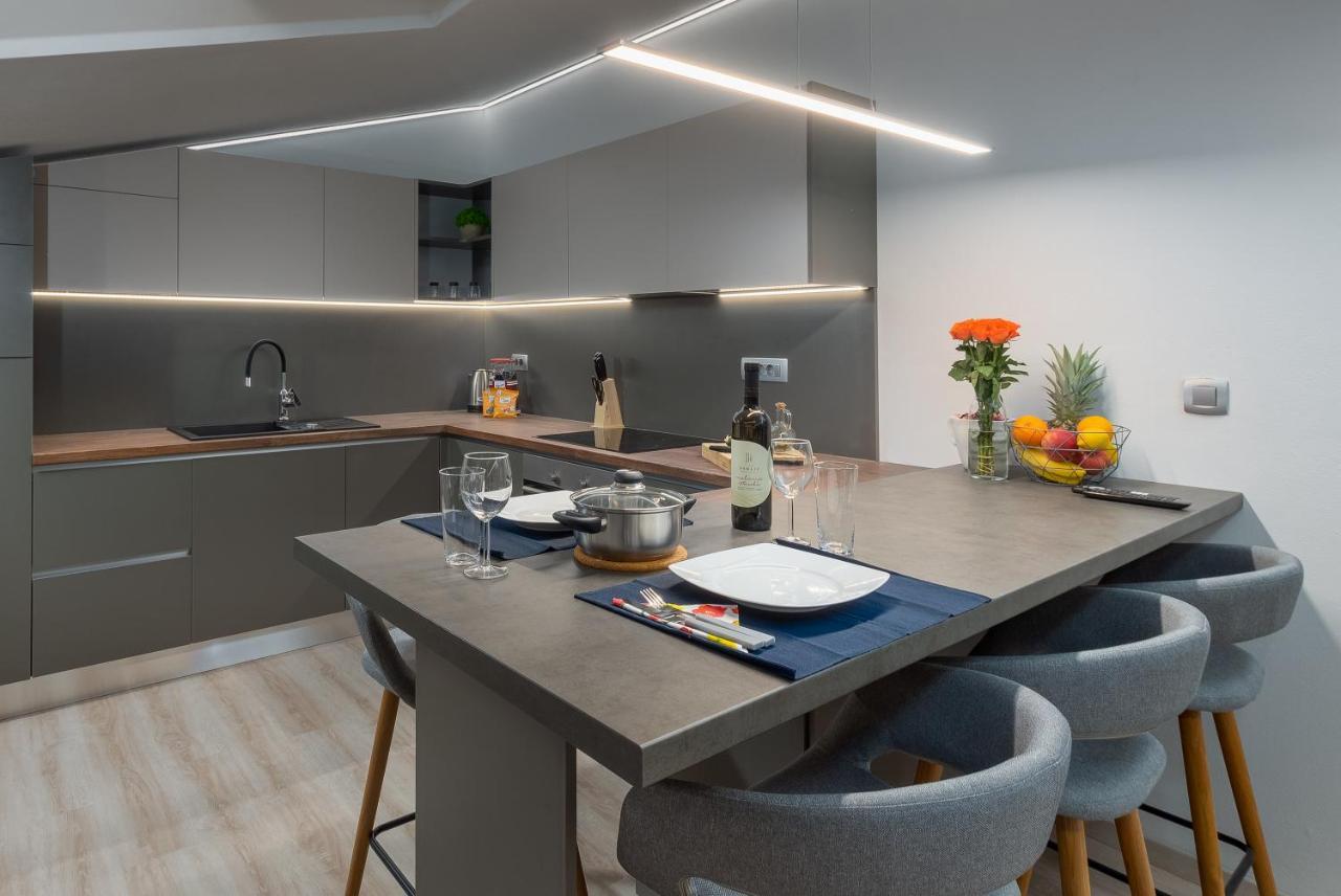 Apartment Ena Near Pula Amphitheater ภายนอก รูปภาพ