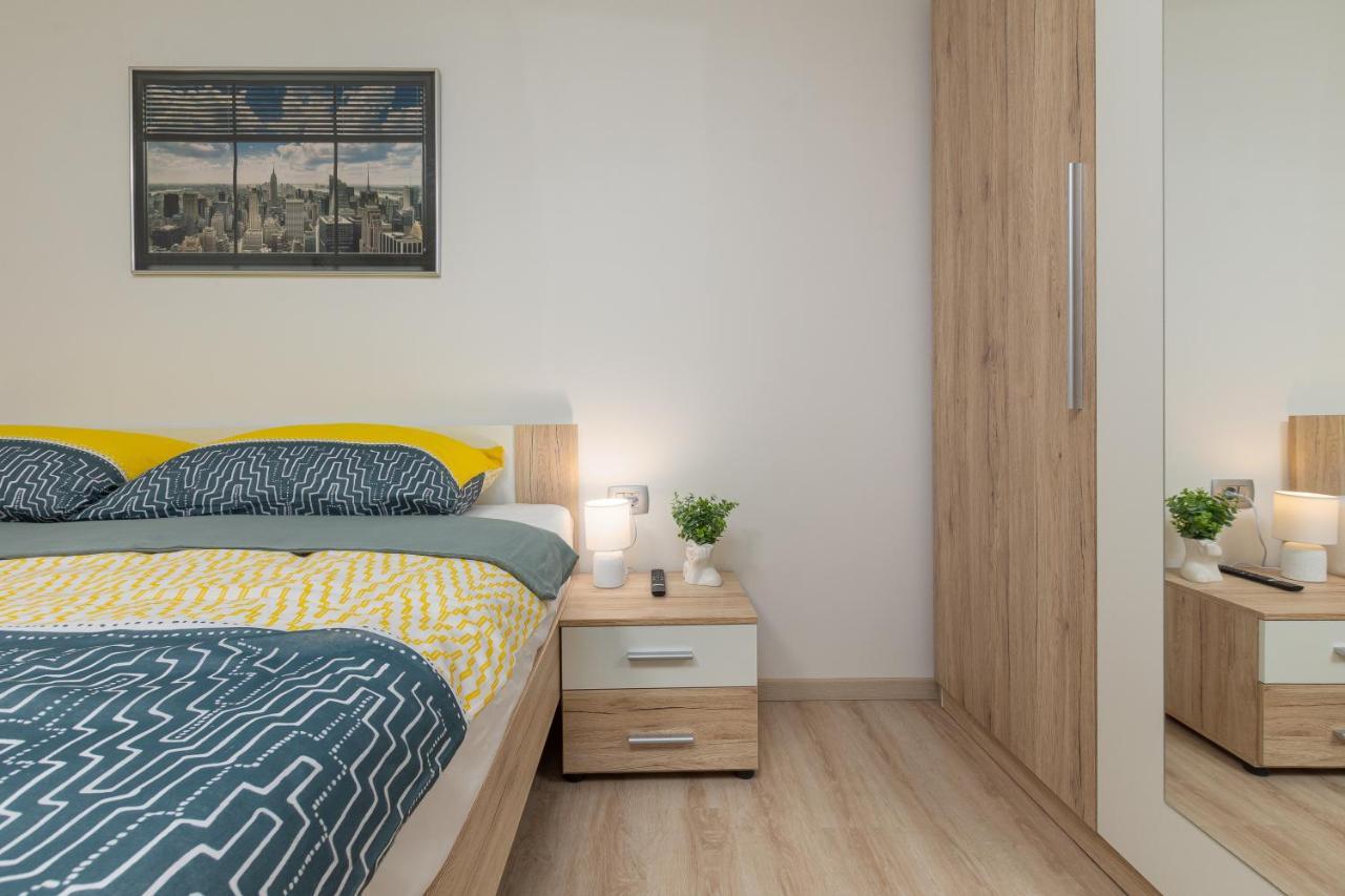 Apartment Ena Near Pula Amphitheater ภายนอก รูปภาพ