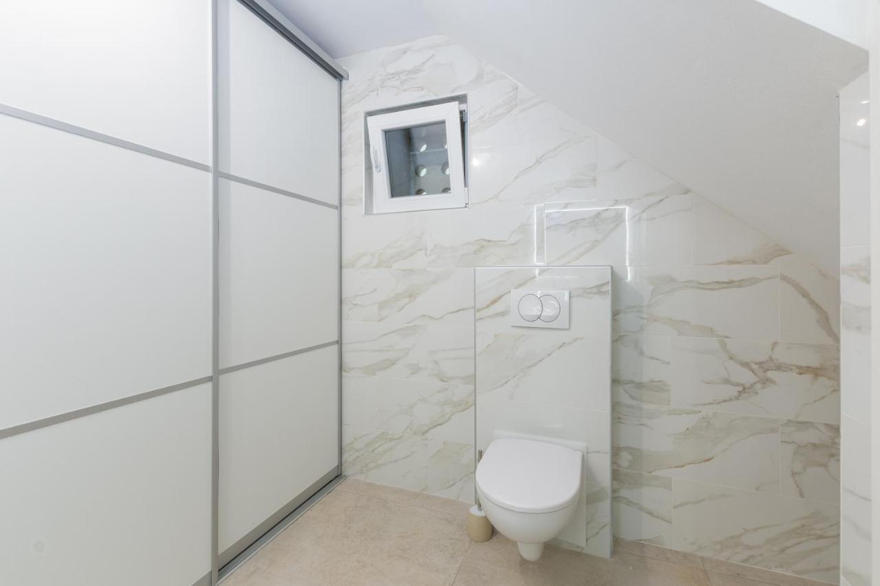 Apartment Ena Near Pula Amphitheater ภายนอก รูปภาพ